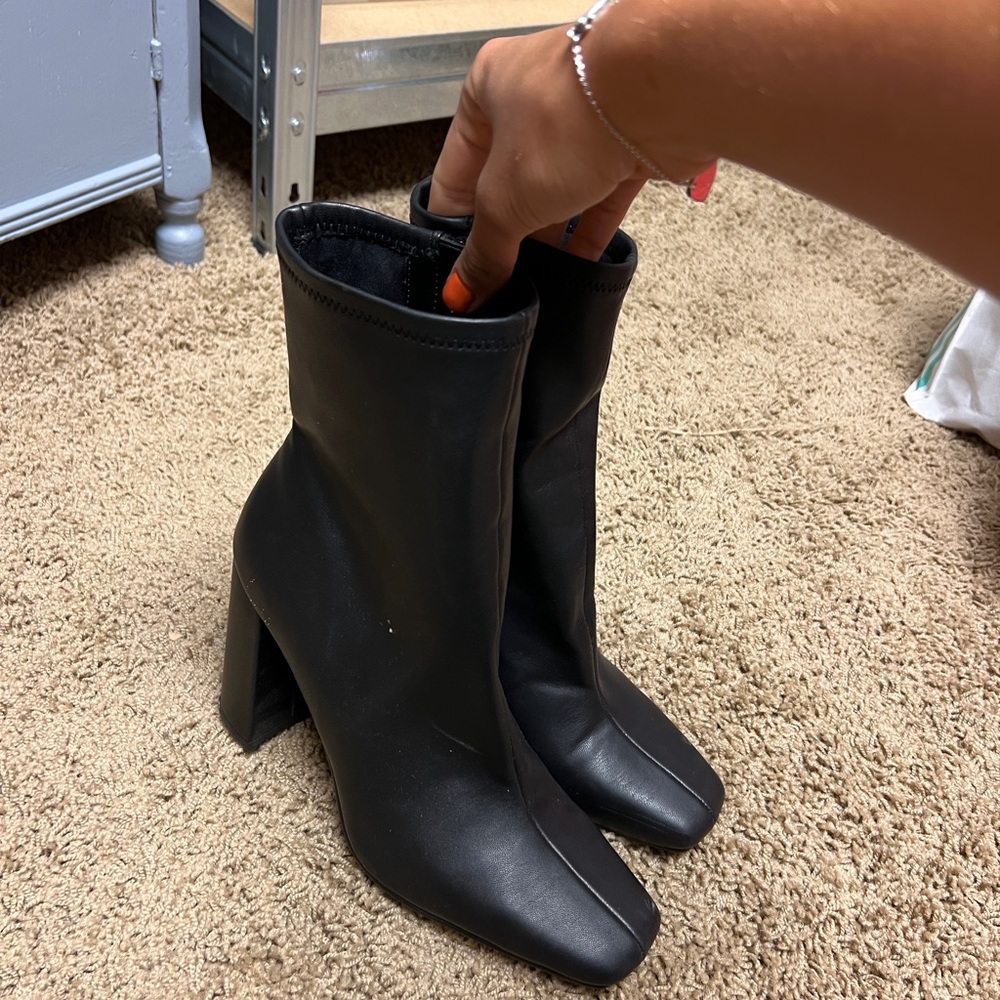 black steve madden booties size ten